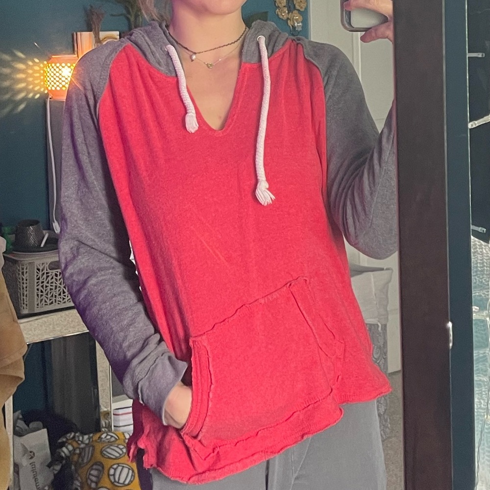 Beachy v-neck sweatshirt